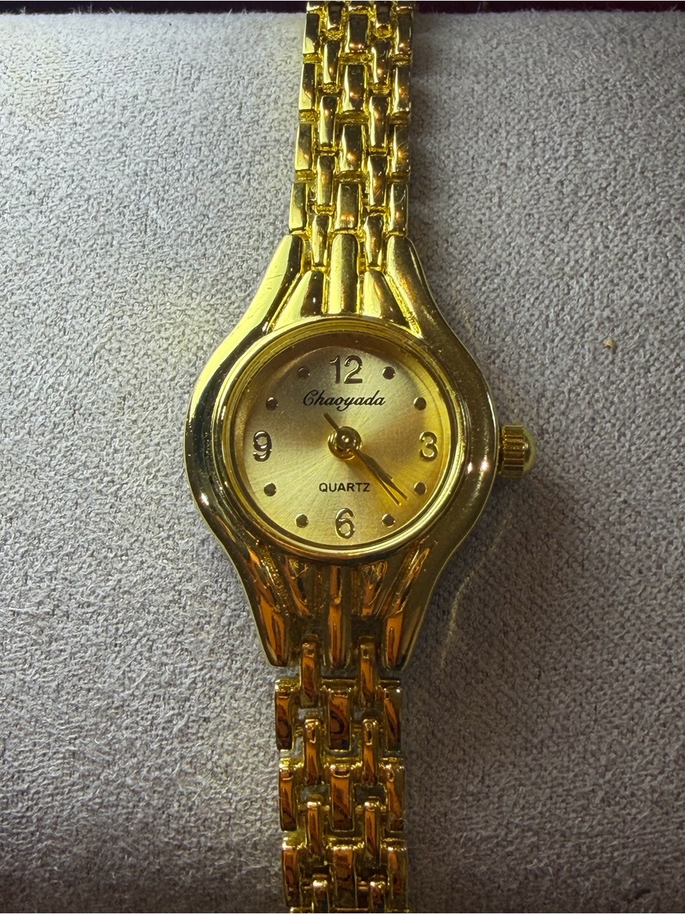 New Chaoyada Gold-Tone Quartz Ladies Watch